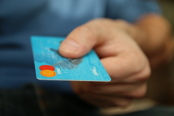 Fitch: aumento de cartões de crédito enfraqueceu perfil de risco de bancos