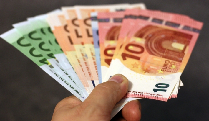 Euro: moeda cai nesta segunda; Stoxx 600 fecha em alta