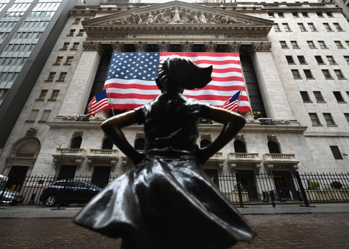 Wall Street fecha em alta com resultado forte do Goldman Sachs