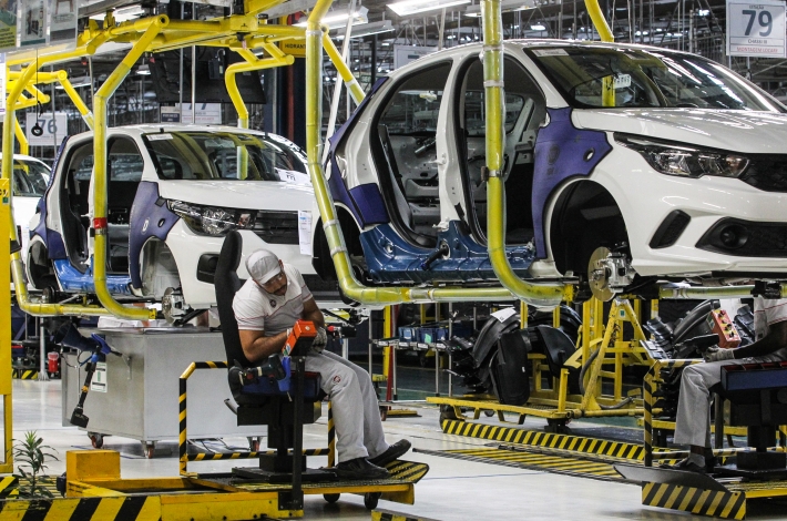 Acionistas da Peugeot aprovam fusão com a Fiat