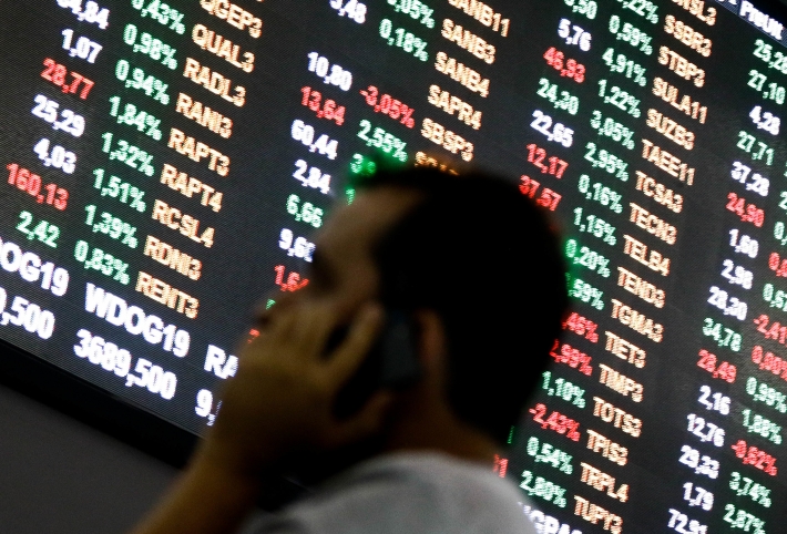 Ibovespa sobe com apoio de Wall Street; Banco Inter avança quase 8%