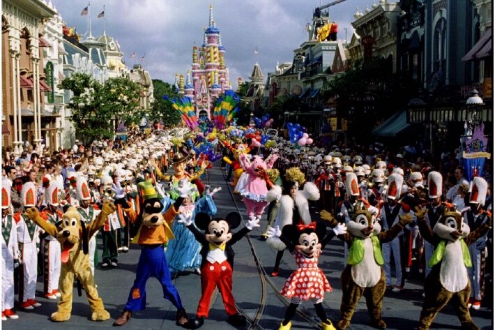 Disney (DISB34) anuncia investimento de US$ 60 bilhões em parques temáticos; entenda. (Joe Skipper/ Reuters)