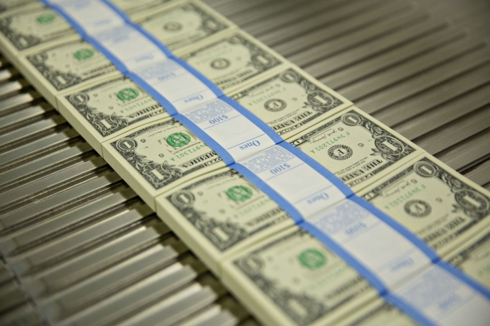 Dólar avança com receios fiscais domésticos ofuscando humor externo