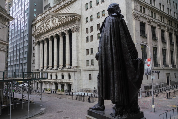Wall Street: Dow e S&P 500 caem após recordes, e Nasdaq fecha estável