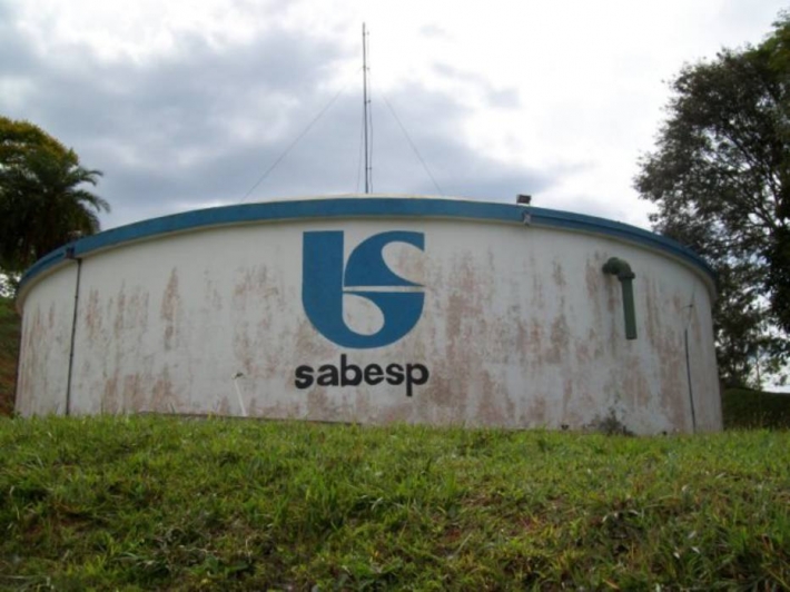 Sabesp chega a disparar quase 15% após fala de Maia sobre privatização