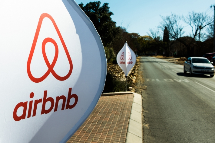 Ações da Airbnb têm queda recorde com futuro duvidoso para o turismo