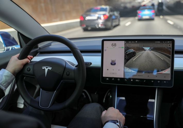 Tesla faz recall de quase 500 mil carros por questões de segurança