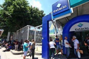 Entrada de uma unidade da faculdade Estácio no Rio de Janeiro (Foto: Fabio Motta/Estadão Conteúdo)