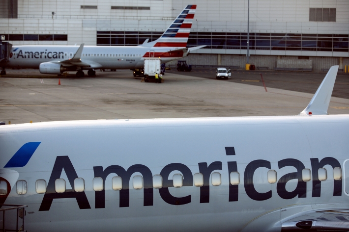 American Airlines (AALL34) revisa para cima previsão de lucro no 1º tri