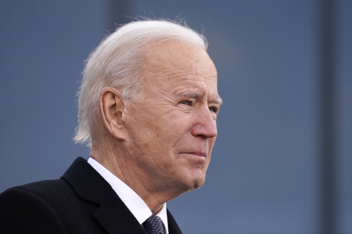 Biden diz que G7 concordou com “pacote devastador” de sanções contra Rússia