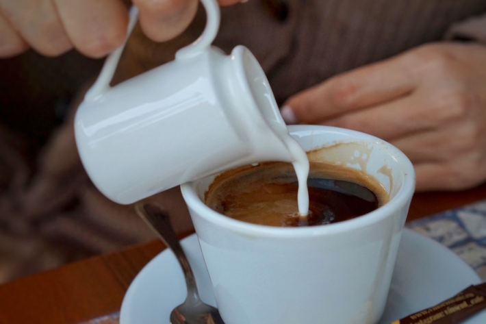 Ser “café com leite” nas finanças pode ser melhor do que você imagina