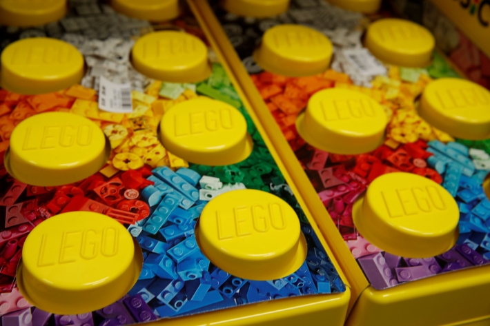 Bilionários da Lego planejam investimento para reduzir uso de plástico