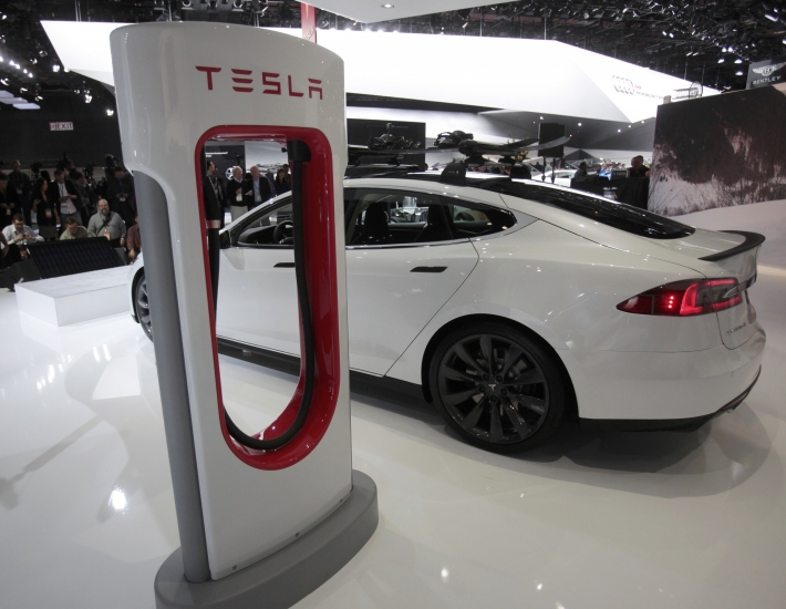 Tesla supera previsões de lucro e receita no 2º trimestre
