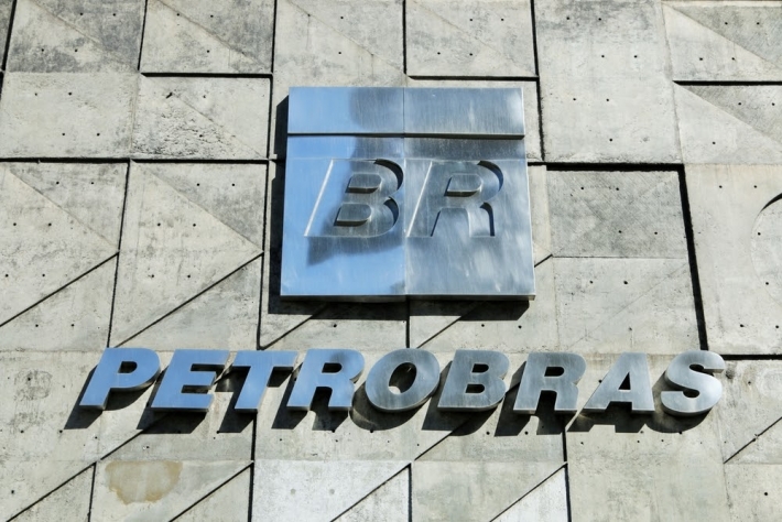 Petrobras revisa política de dividendos após atingir meta de dívida