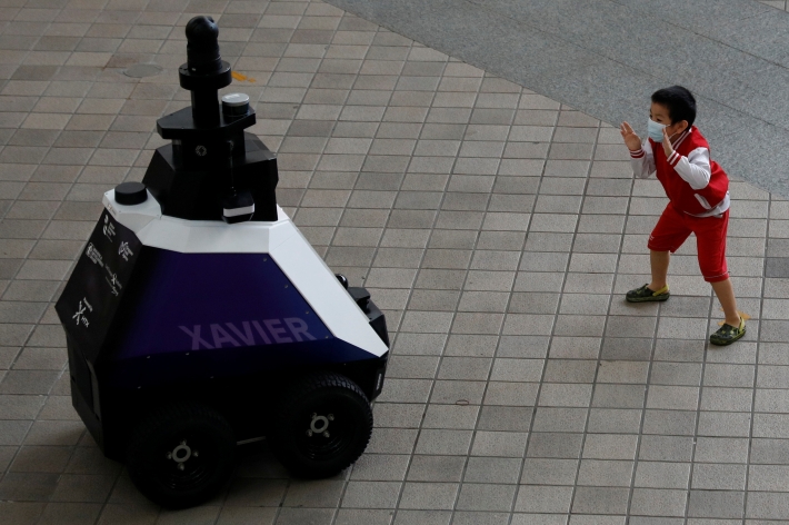 Cingapura testa patrulha com robôs para detectar mau comportamento