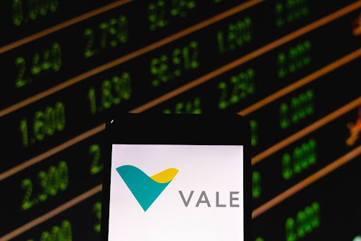 Vale (VALE3) perde R$ 8 bi em valor de mercado e ações afundam