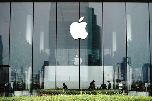 Apple supera estimativas trimestrais com alívio na produção de chips