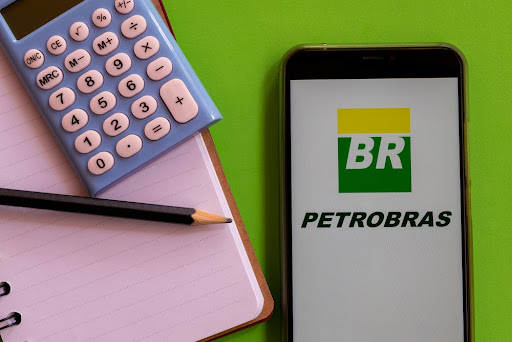 Mercado Intraday: Ibovespa opera em queda pressionado por Petrobras