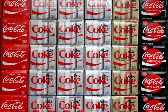 Coca-Cola supera expectativas com balanço do 3º tri e ação sobe 2,90%