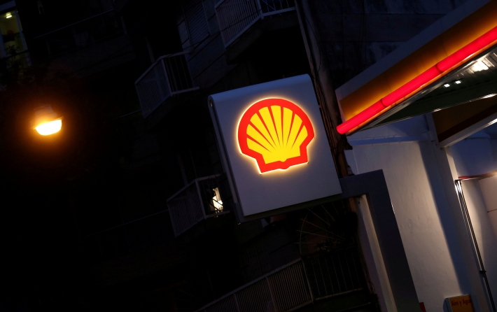 Shell supera expectativas com lucro ajustado no 3º tri; confira