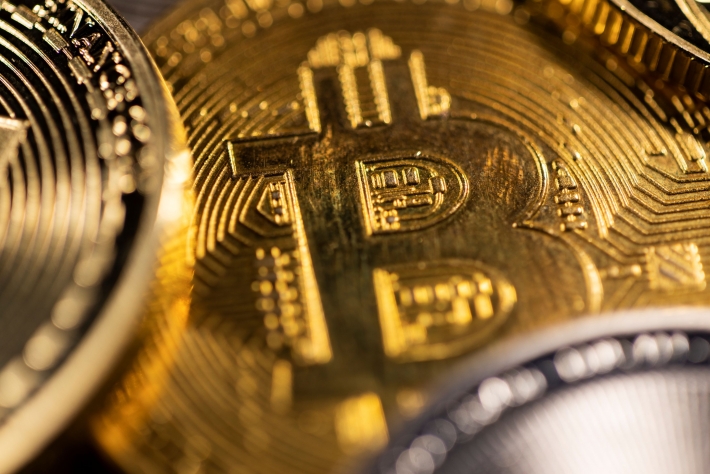 Bitcoin recupera marca de US$ 51 mil após desabar no fim de semana