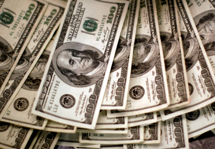 Moedas Globais: dólar recua, com menor temor por alta de juro