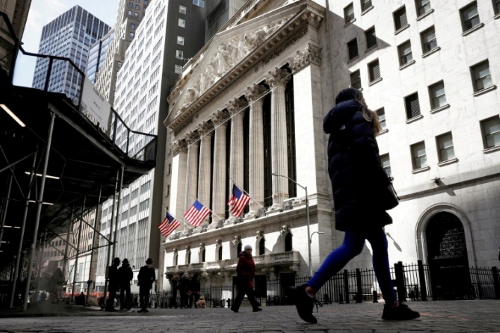 Bolsas de NY fecham em alta, em meio a avaliações sobre dados dos EUA