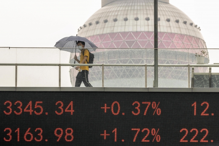 Bolsas da Ásia fecham sem direção única, à espera do PIB chinês