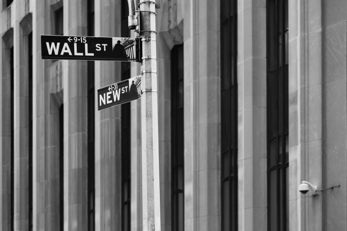 Wall Street abre em alta com ganhos em ações de crescimento