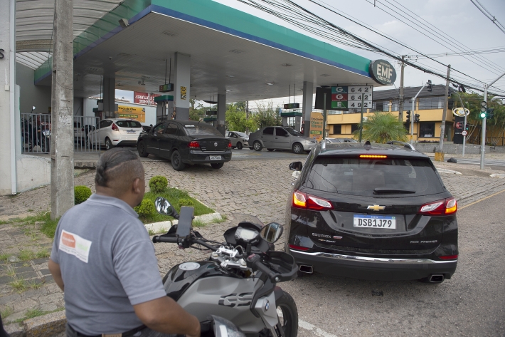 É possível reduzir em mais de 20% a gasolina sem prejudicar ninguém?