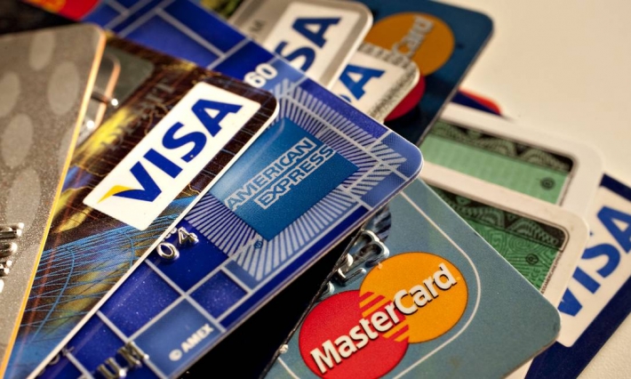 Mastercard e Visa suspendem operações na Rússia