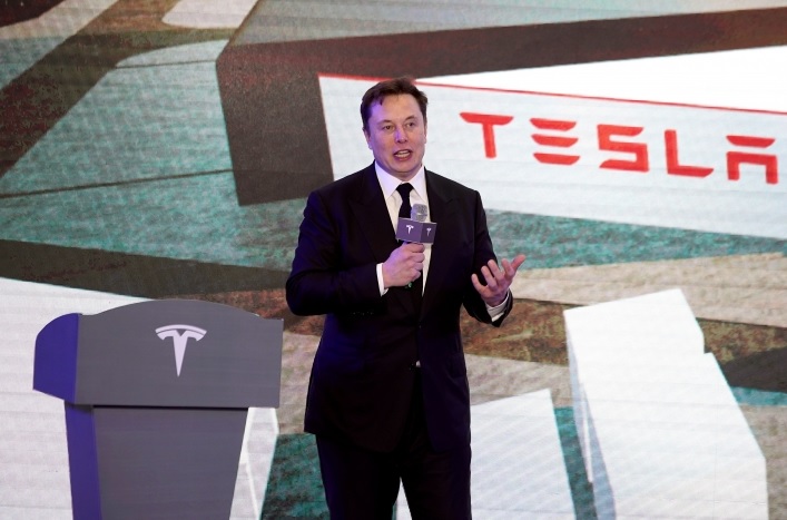 Elon Musk vende US$ 7 bilhões em ações da Tesla; relembre outras operações