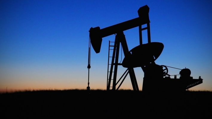 Estoques de petróleo sobem 2,025 milhões de barris na semana; diz DoE