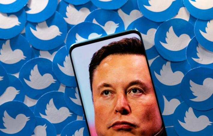 Twitter (TWTR34): Musk informa compra da rede social e ações oscilam
