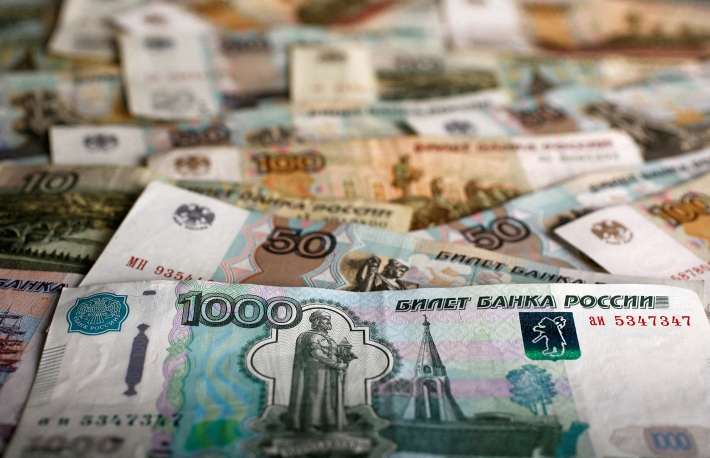 Rublo estende queda após corte de juros; Eurobonds dominam atenções