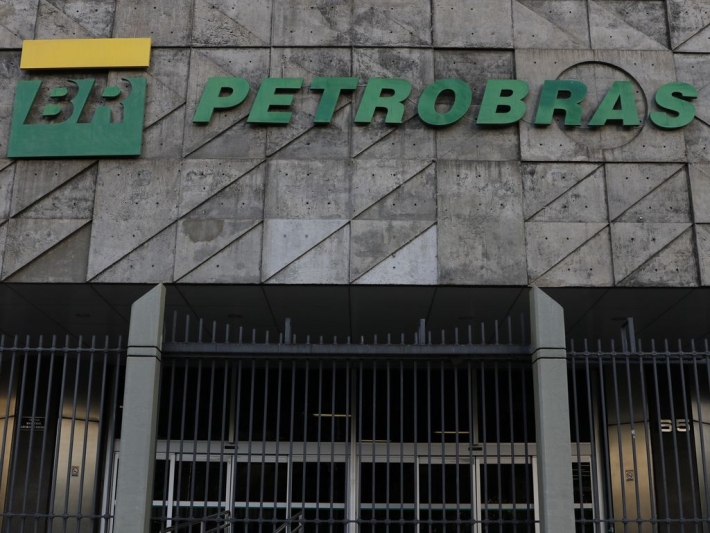 Ações da Petrobras ensaiam recuperação após troca no comando