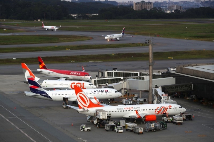 Procura por voos domésticos tem queda de 9,9% em abril, diz associação