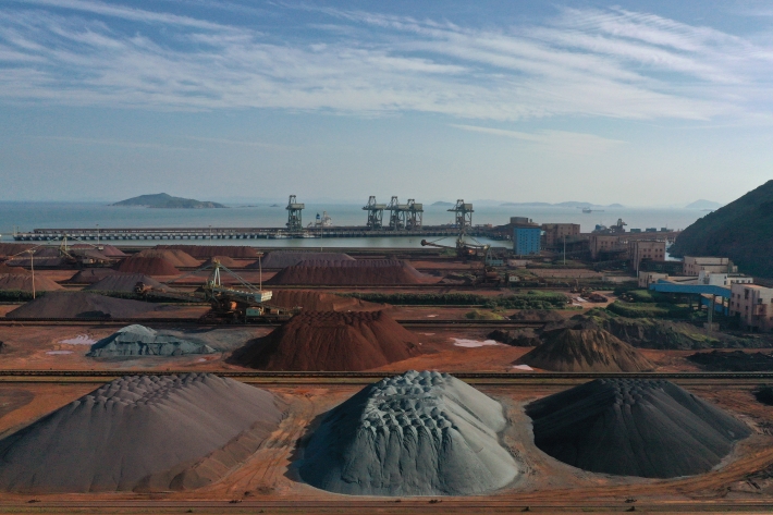 Minério de ferro sobe com alívio de restrições da Covid na China