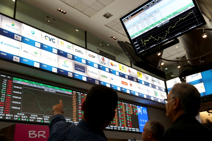 Cautela externa e temor fiscal instigam queda do Ibovespa