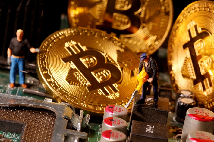 Bitcoin cai após banco de criptomoedas Celsius Network congelar saques