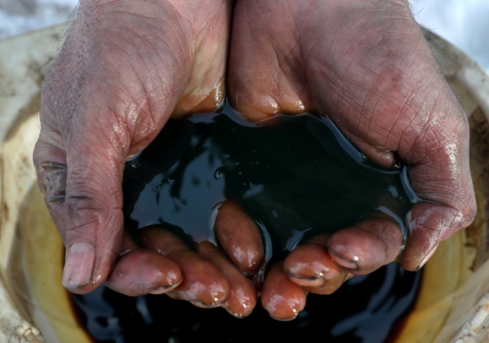 Demanda global por petróleo e produção avança em junho