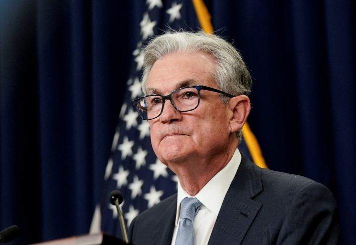 Powell reforça discurso ao afirmar compromisso no combate à inflação