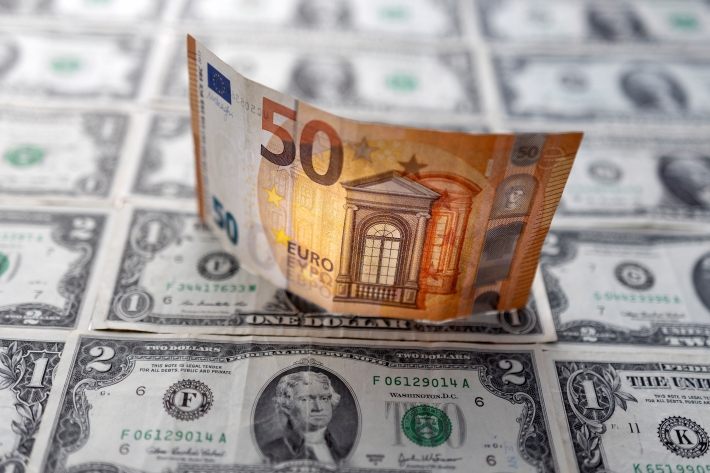 Moedas Globais: euro vai abaixo de US$ 1, e dólar fica misto com CPI