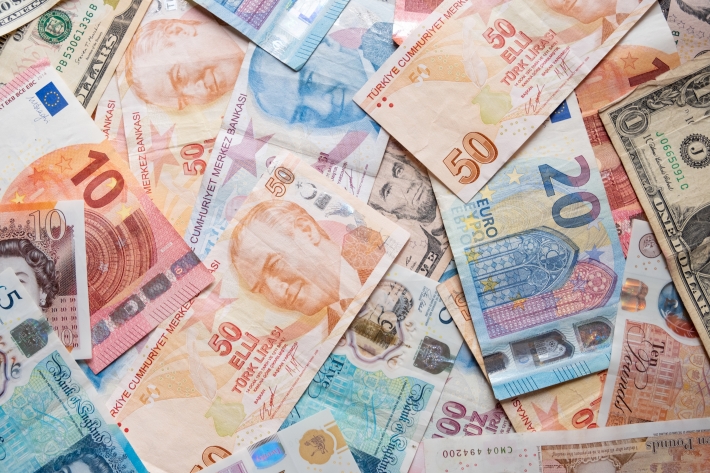 Moedas globais: dólar recua ante outras divisas principais