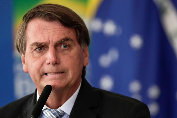 Bolsonaro perde quase R$ 10 mil por ano deixando dinheiro na poupança