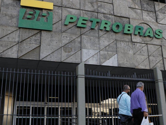 Petrobras (PETR4) inicia pregão no Ibovespa em queda acentuada de 3,85%