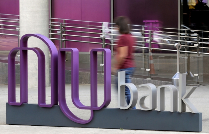 Nubank tem lucro líquido de US$ 282 mi no Brasil em 2022