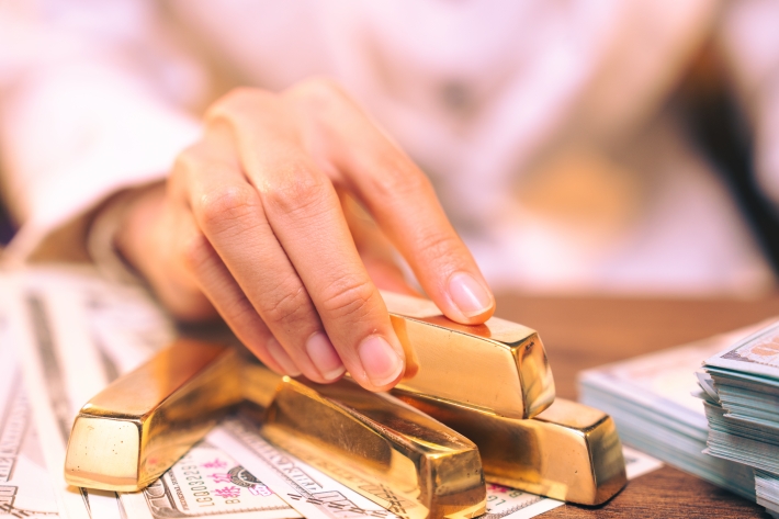 Metais: ouro fecha na maior queda em três semanas, com força do dólar