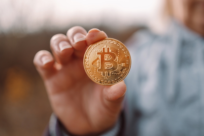 O que é ‘halving’ de bitcoin e por que ele impacta o preço da cripto?