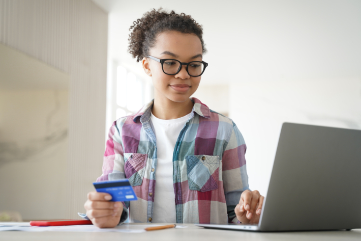 5 dicas para falar com adolescentes sobre educação financeira